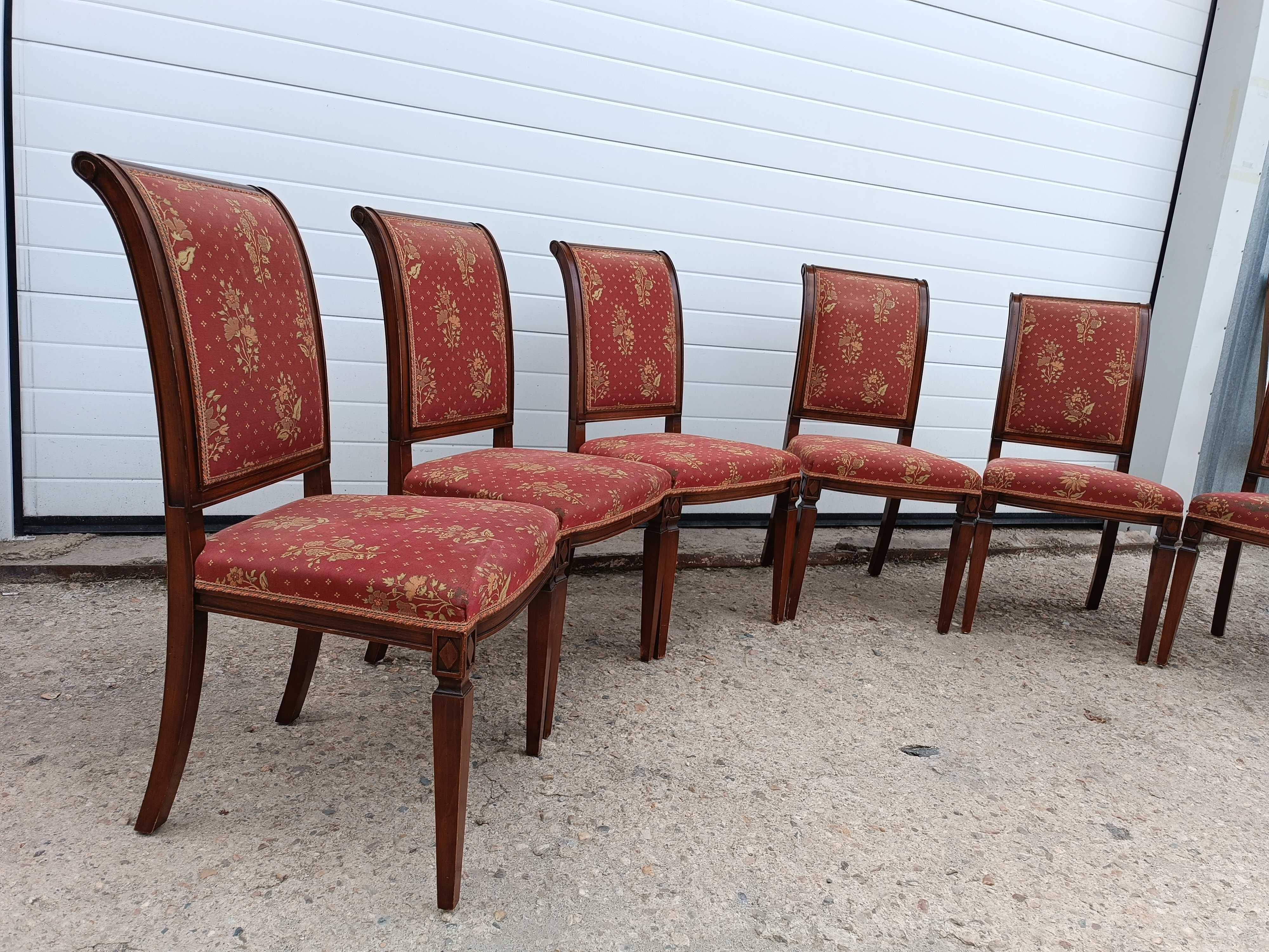 Ретро стилни трапезни столове тапицирани и с извивки. Внос Холандия