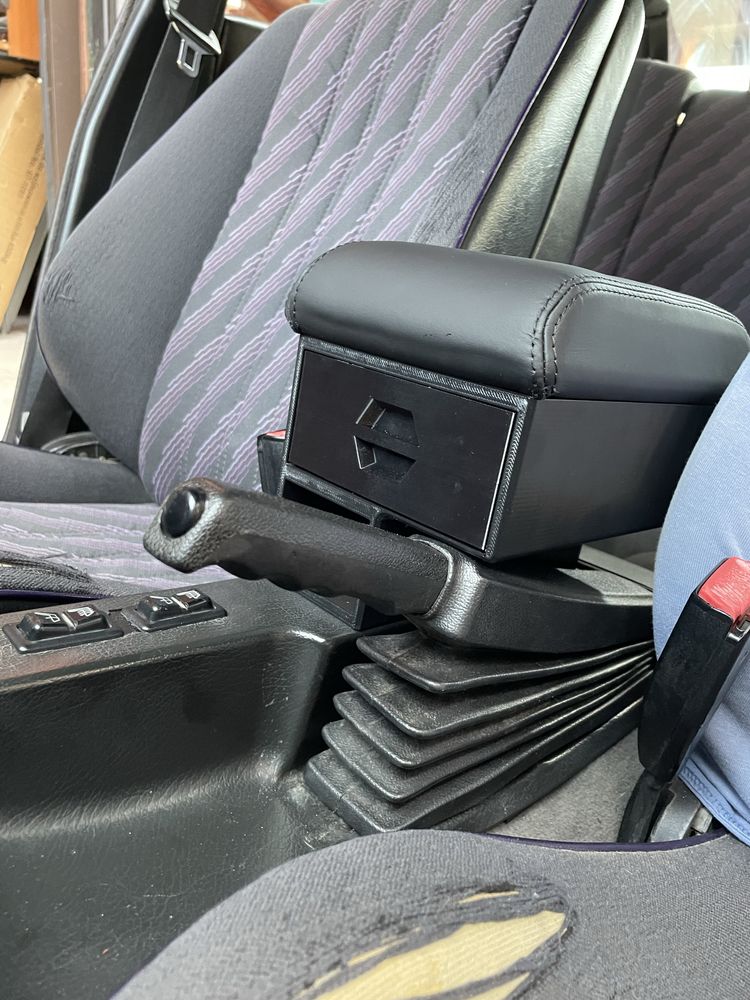Cotiera BMW E30 cu suport de pahare
