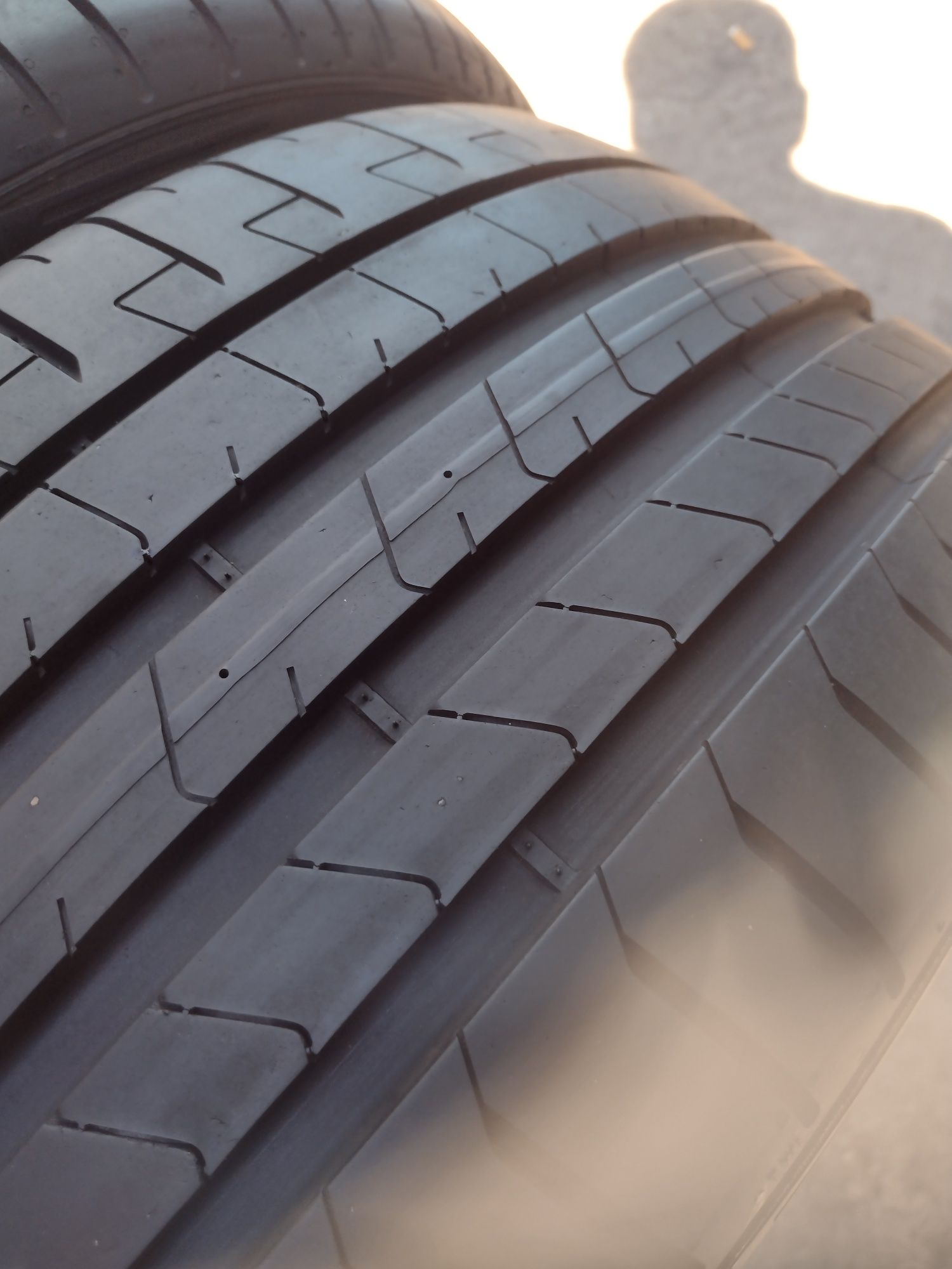 Почти нови 2бр.235/40/18 Pirelli PZ4 dot0723