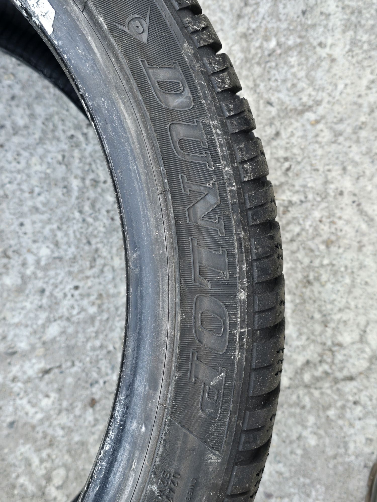 2 Броя 235/40/19 Dunlop 6,8mm