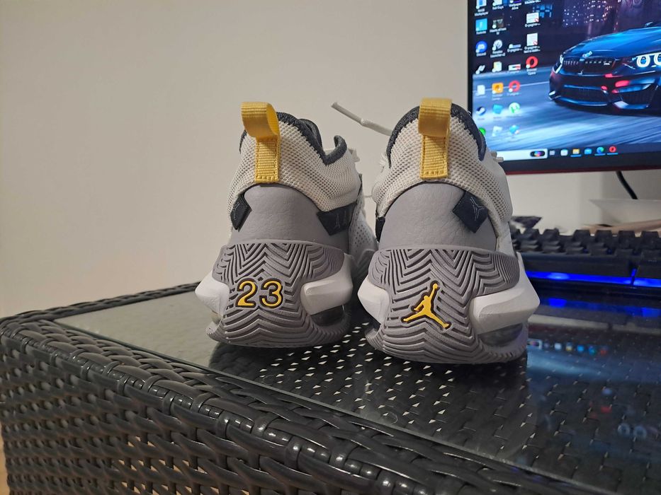 Jordan stay loyal 2 marime 35,5