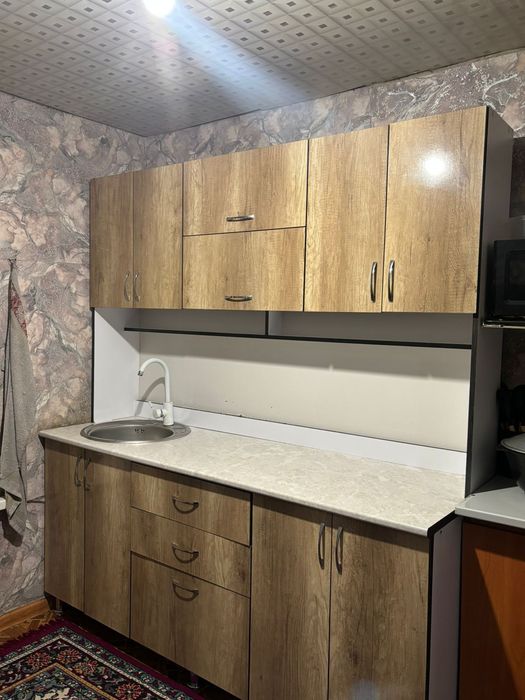 Продам кухонный гарнитур в хорошем состоянии , продам вместе с мойкой