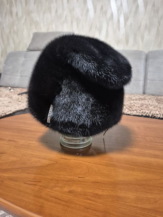 Продам норковую,женскую шапку.