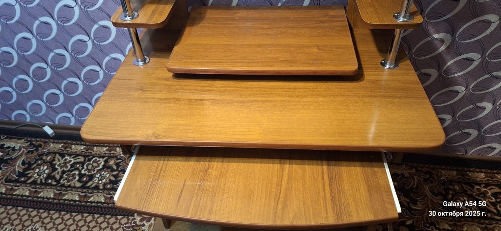 Продам компьютерный стол