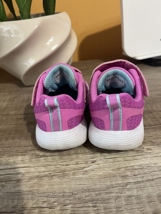 Маратонки скечърс за момиченце