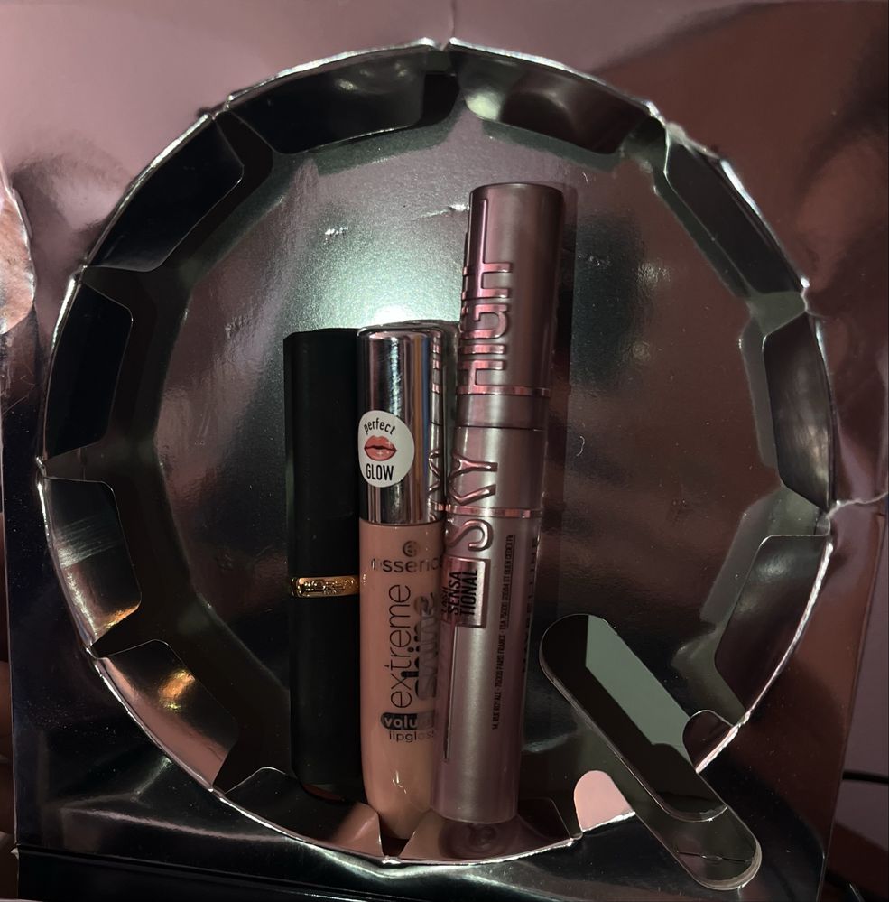 Оригинални продукти на L’Oreal и Essence - червило, спирала и гланц