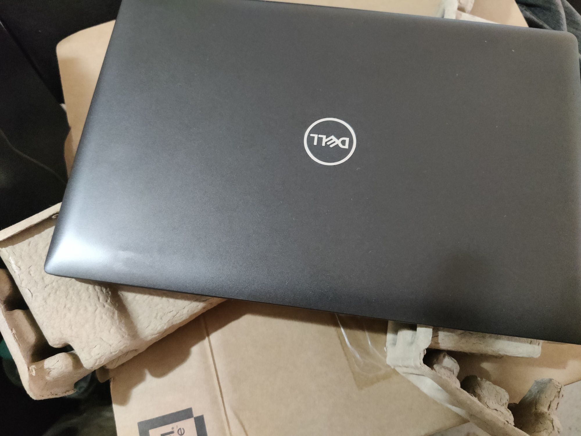 Laptop Dell Inspiron, i3 8145u