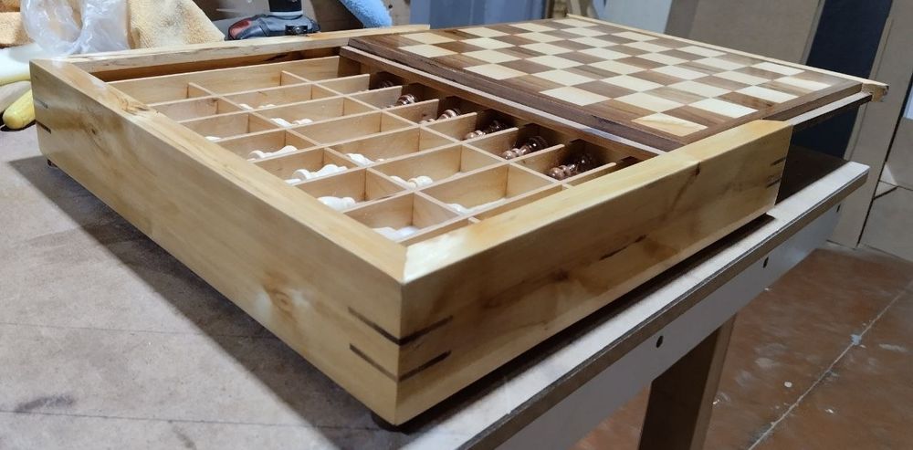 Shaxmat doskasi oynash uchun