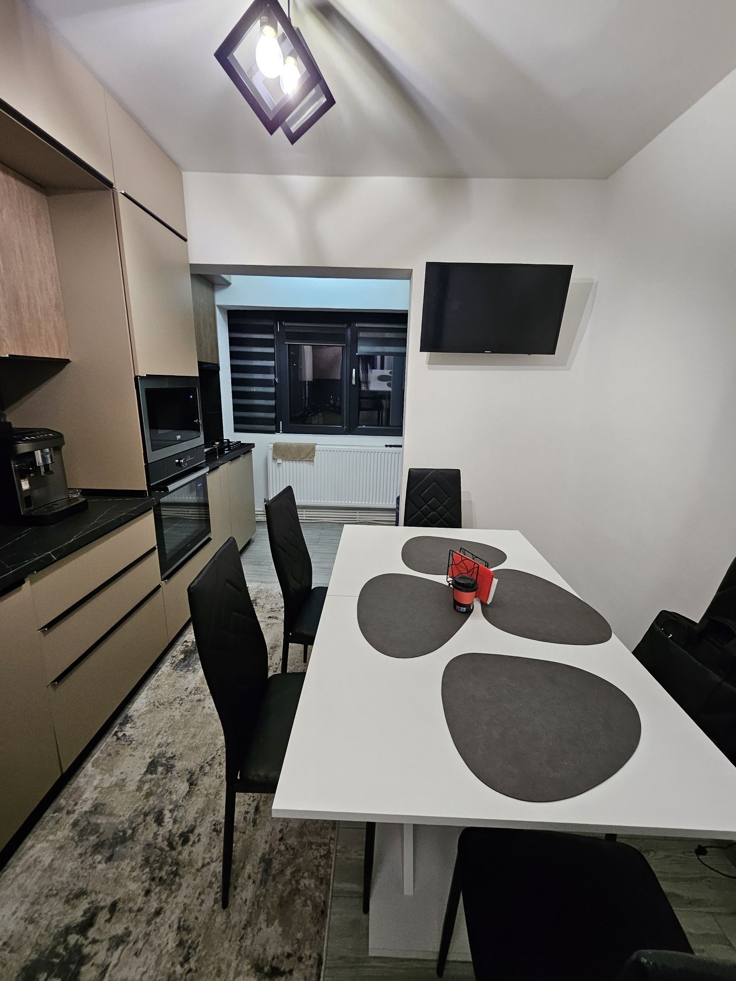 Pretul este pentru apartament mobilat partial și fără electrocasnice.