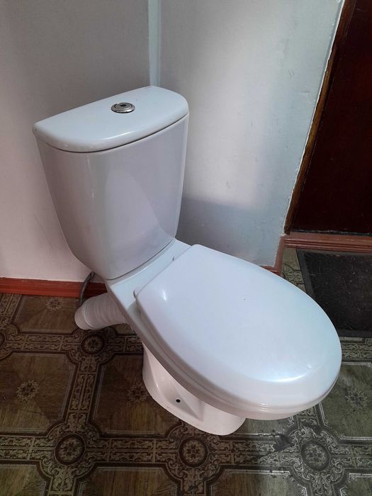 Продам б/у унитаз фирмы Cersanit