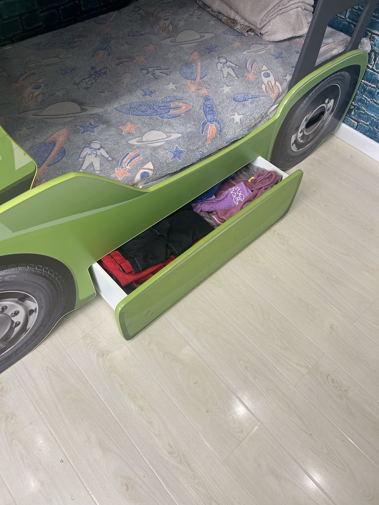 Продам 2хярусную детскую кровать