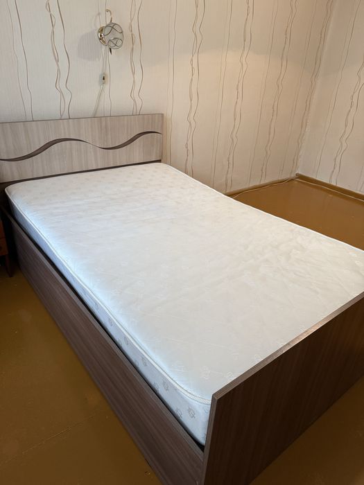 Продам двуспальную кровать
