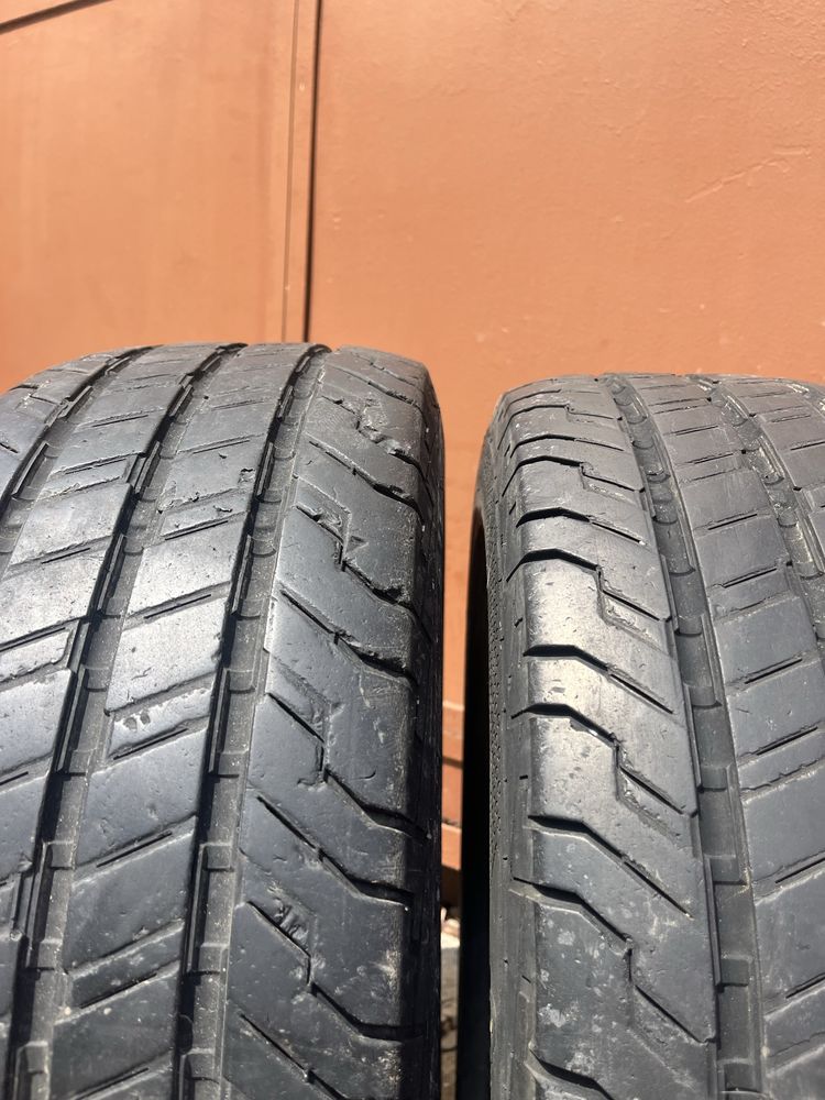 2 бр. гуми за бус 235/65/16C Continental DOT 4317 7 mm