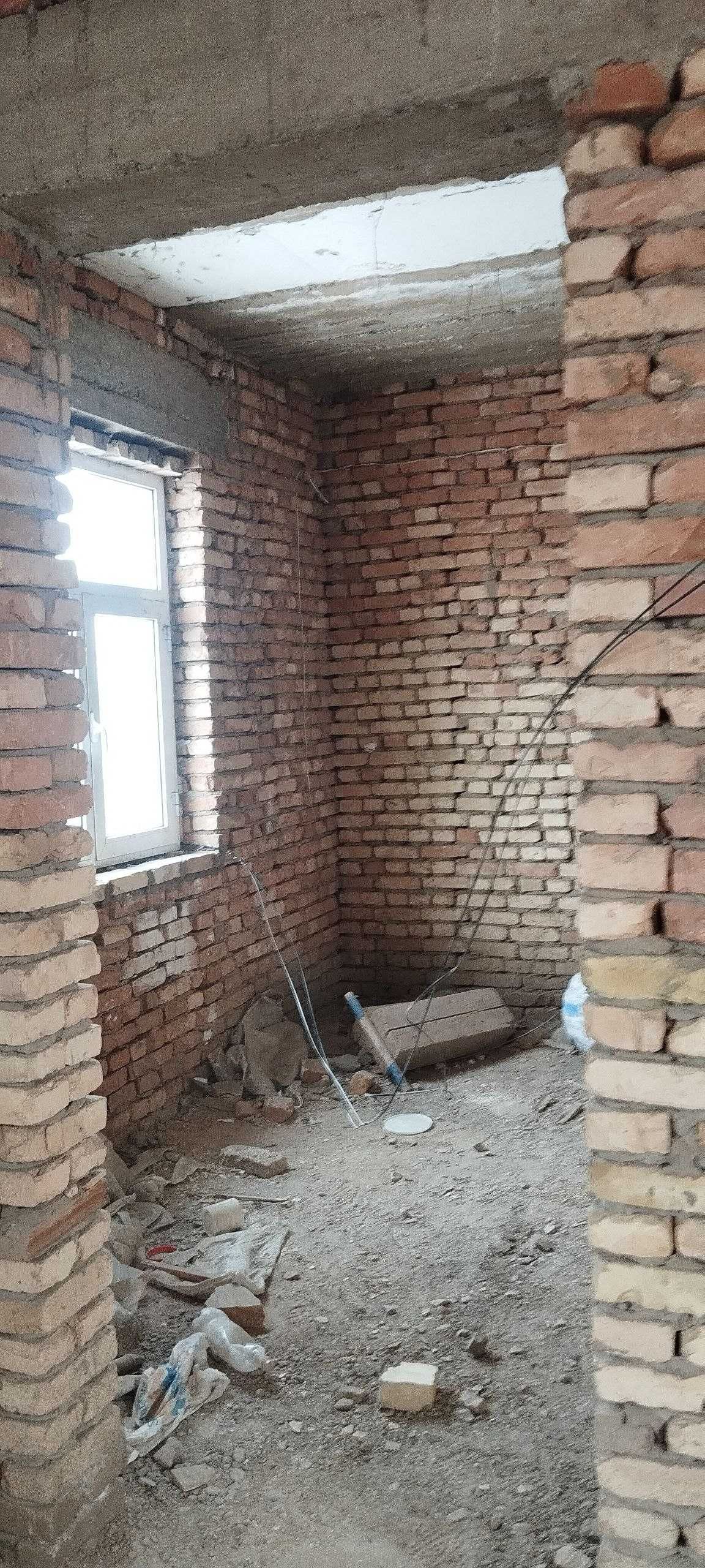 Продам здание (1 этаж - магазин, 2-этаж - квартира, 3-й этаж-мансарда)