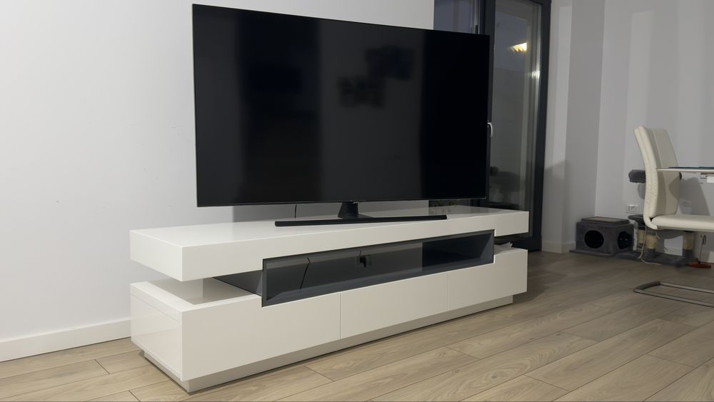 Vand comoda Tv.