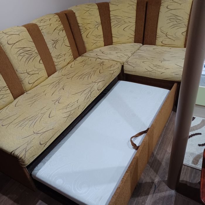 Разтегателен диван