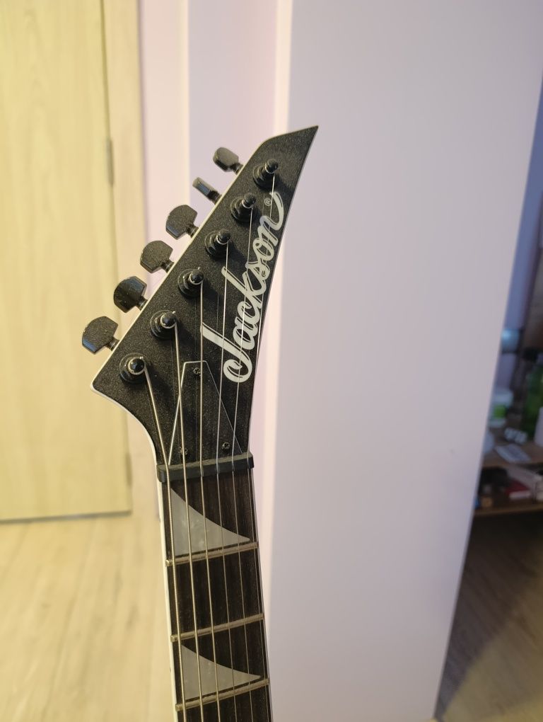 Електрическа китара Jacskon js32 dinky