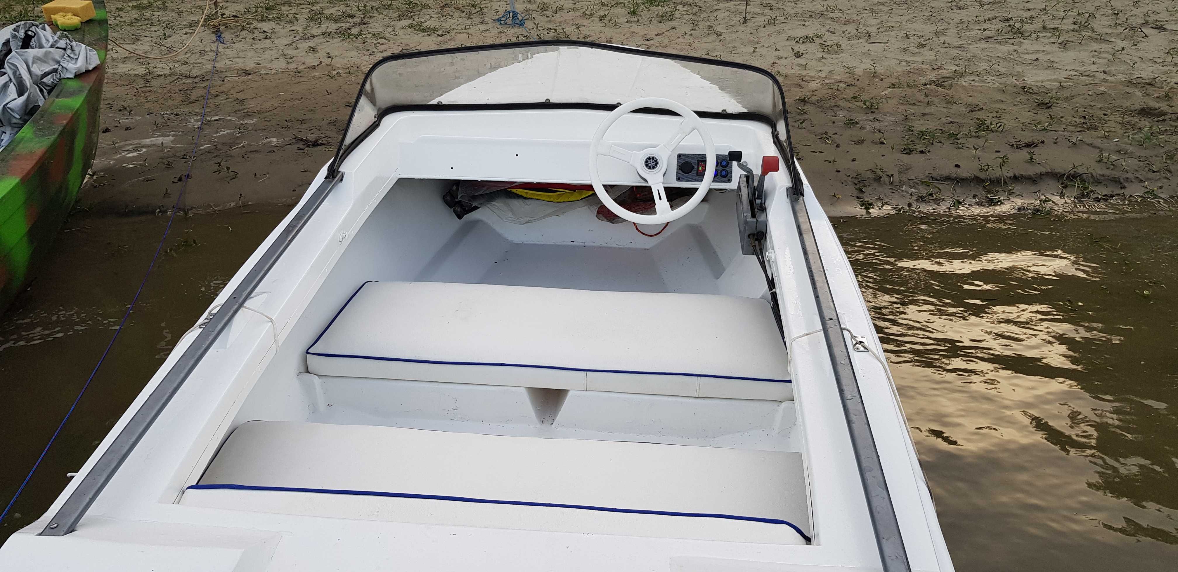 Vând barcă tip papuc cu motor HONDA  BF20DK2 SRTU 20CP