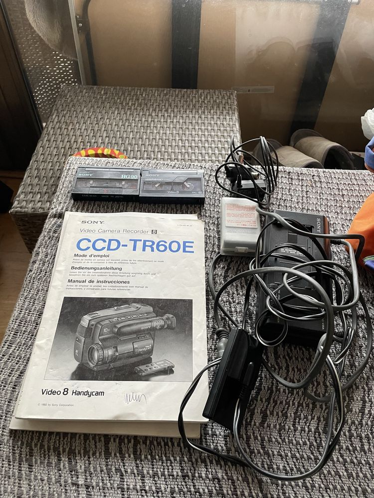 Sony CCD-TR60E Video-8 Handycam Video Camera
