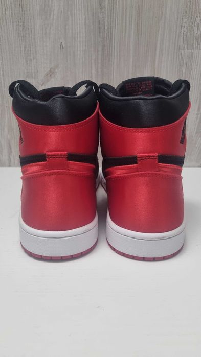 Jordan 1 Satin  Bred marimea 43