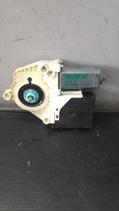 Motoras macara geam dreapta fata seat altea 5p0837402n