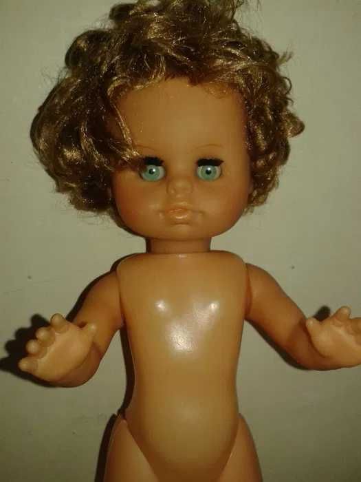 Papusa de colectie cu numar de serie