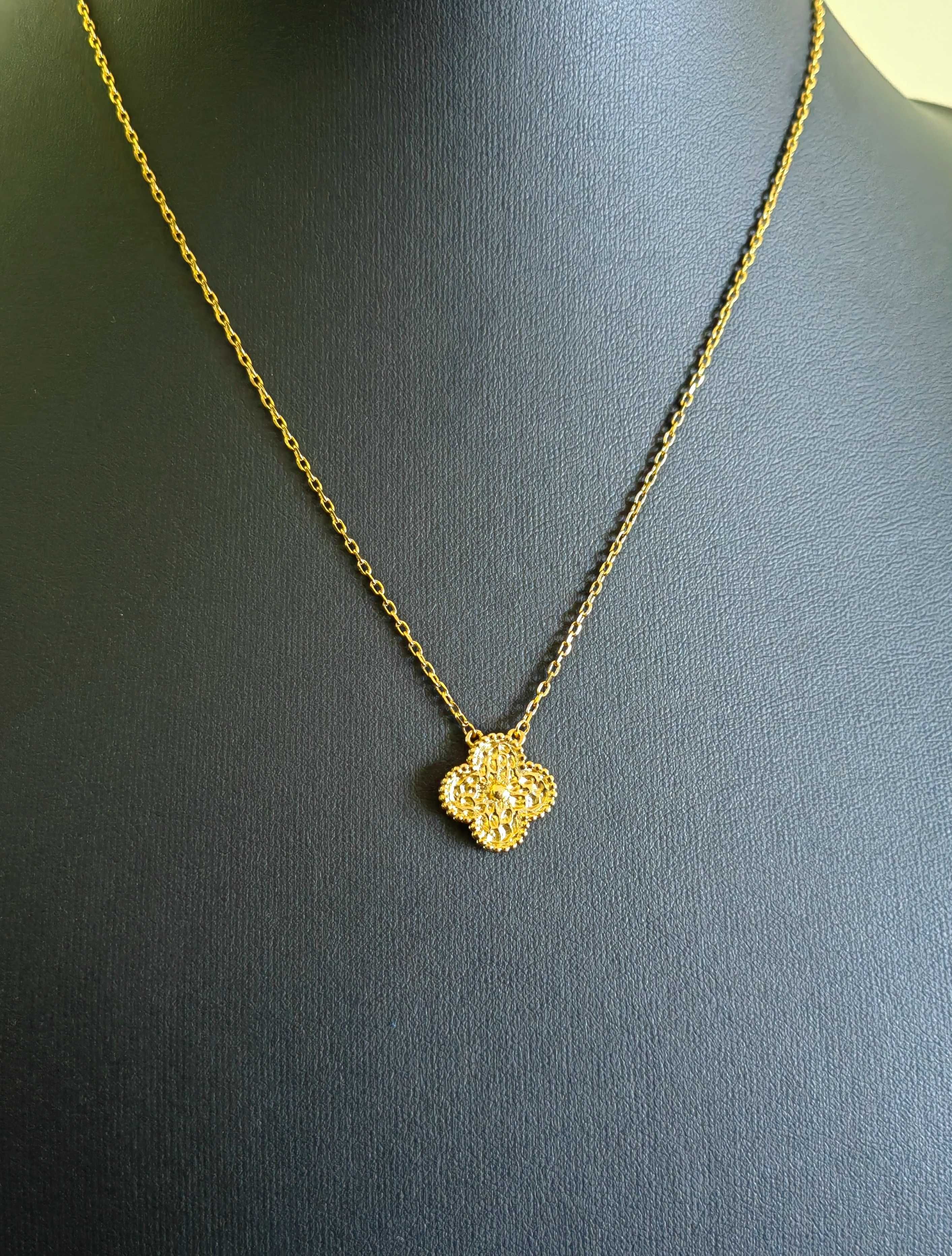 Дамско златно колие на Van Cleef & Arpels VCA Vintage Alhambra pendant