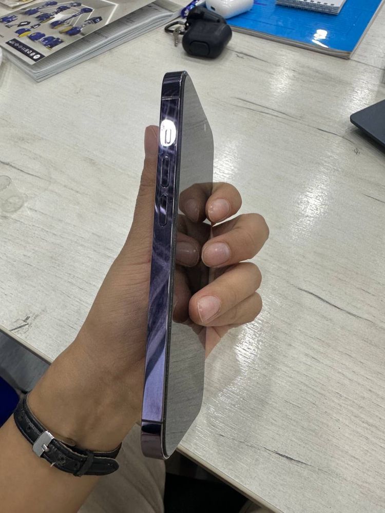 iPhone 14 pro LLA
