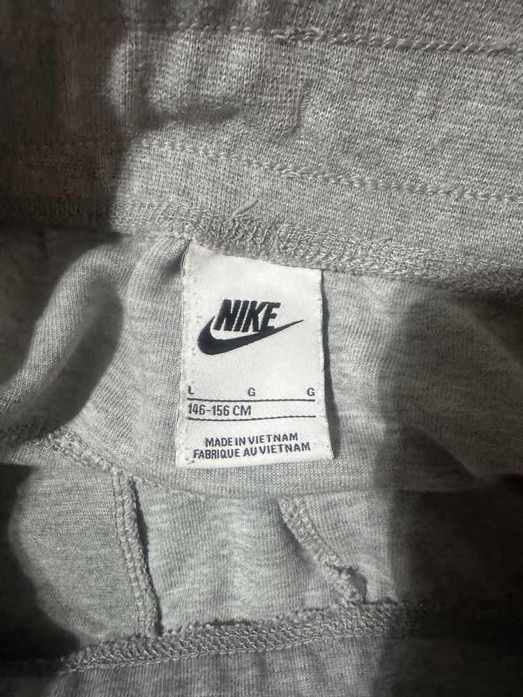 Анцунг  Nike Tech за момиче