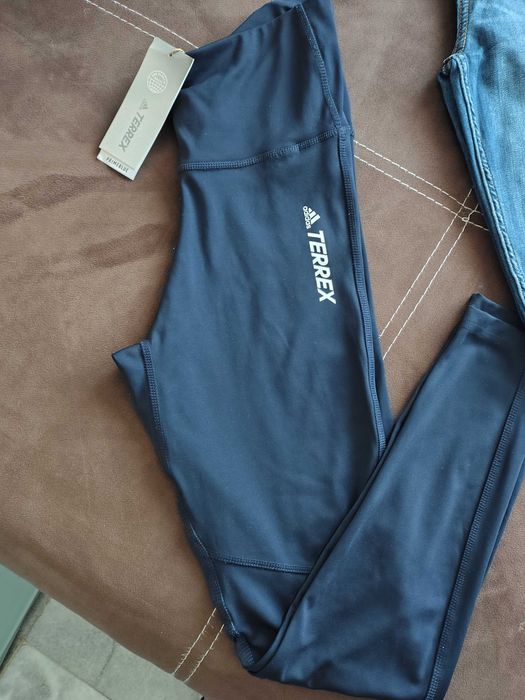 Adidas, MANGO, Hollister клин, дънки си