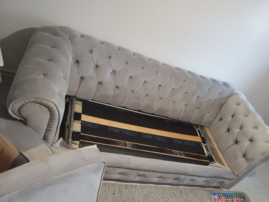 Canapea chesterfield