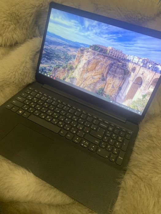 Lenovo V15 ADA .