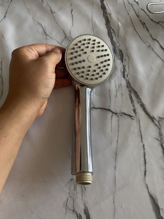 Продам душевую лейку, резиновые перчатки, мерная ложку, козырек