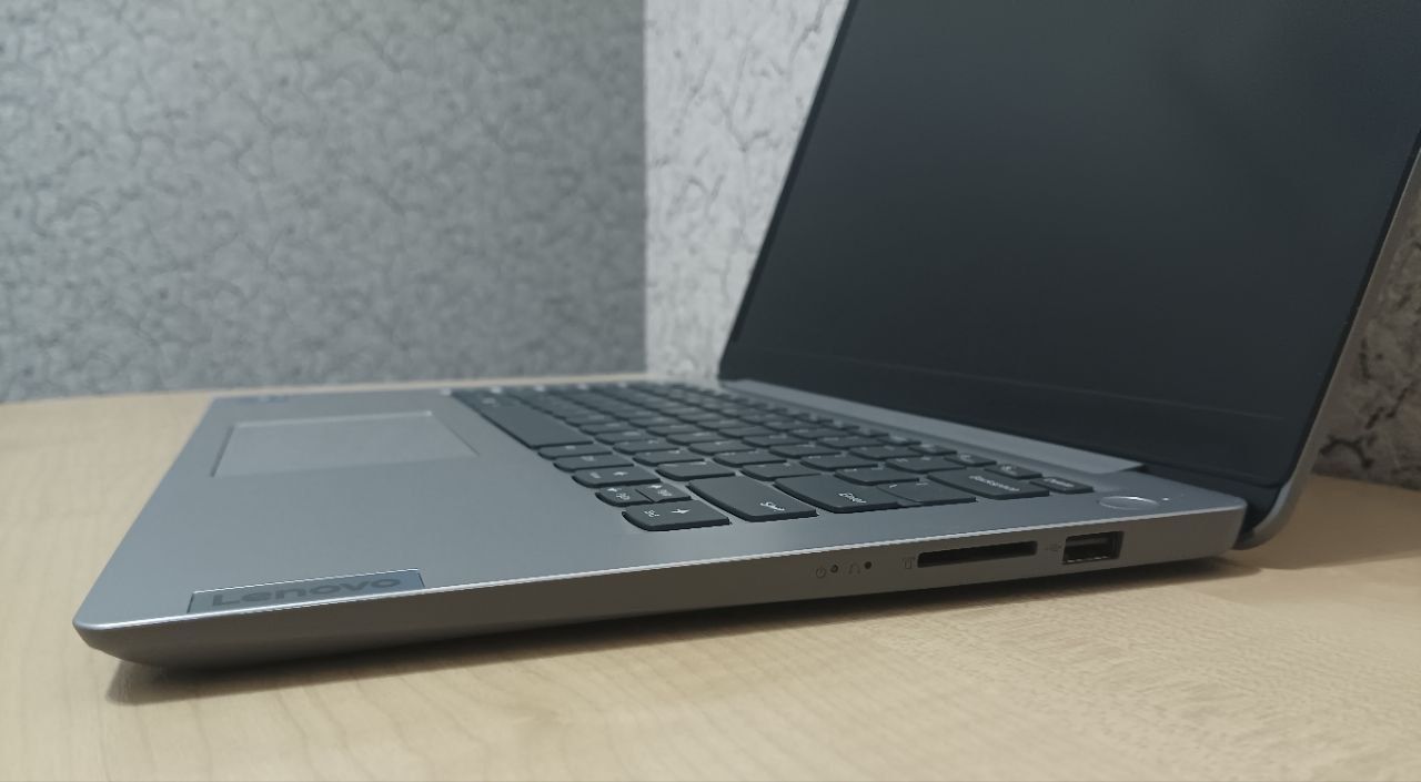 8 потоков LENOVO 14" FullHD / CORE™ i3 - 1215U / 8GB DDR4 / 256GB NVMe