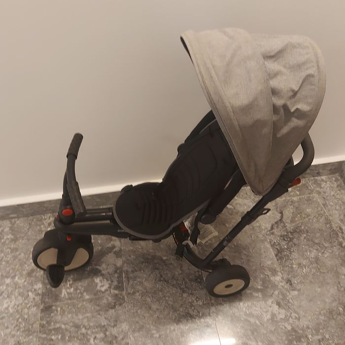 Tricicleta pliabila ce poate fi folosita in mai multe moduri