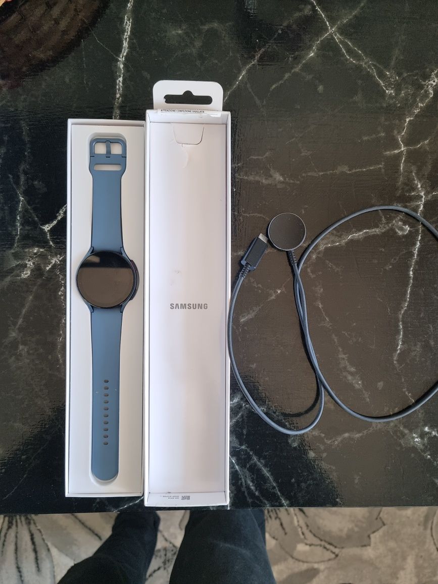 Vând ceas smart watch 5 samsung