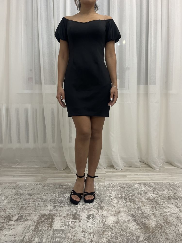 Коктейльное черное платье