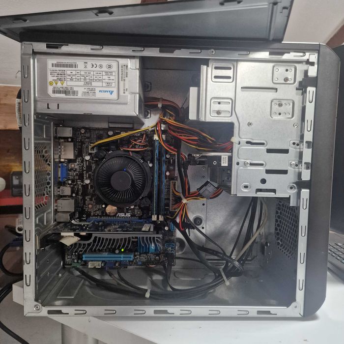 Calculator PC ASUS – Intel Core i3, NVIDIA 2GB, monitor Philips