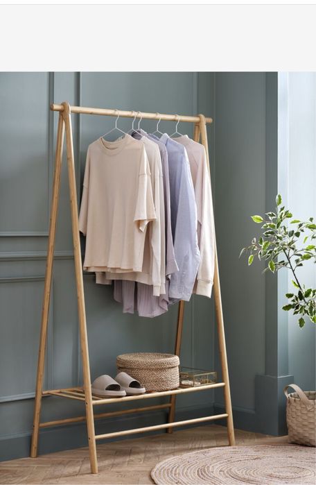 Дървен щендер /стойка за дрехи