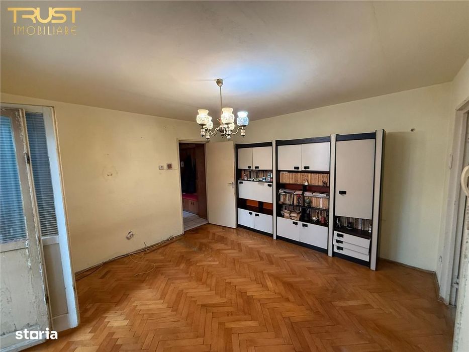 2 camere l Zona Spitalul de Urgenta Biseria Sf. Vineri l Etaj intermed