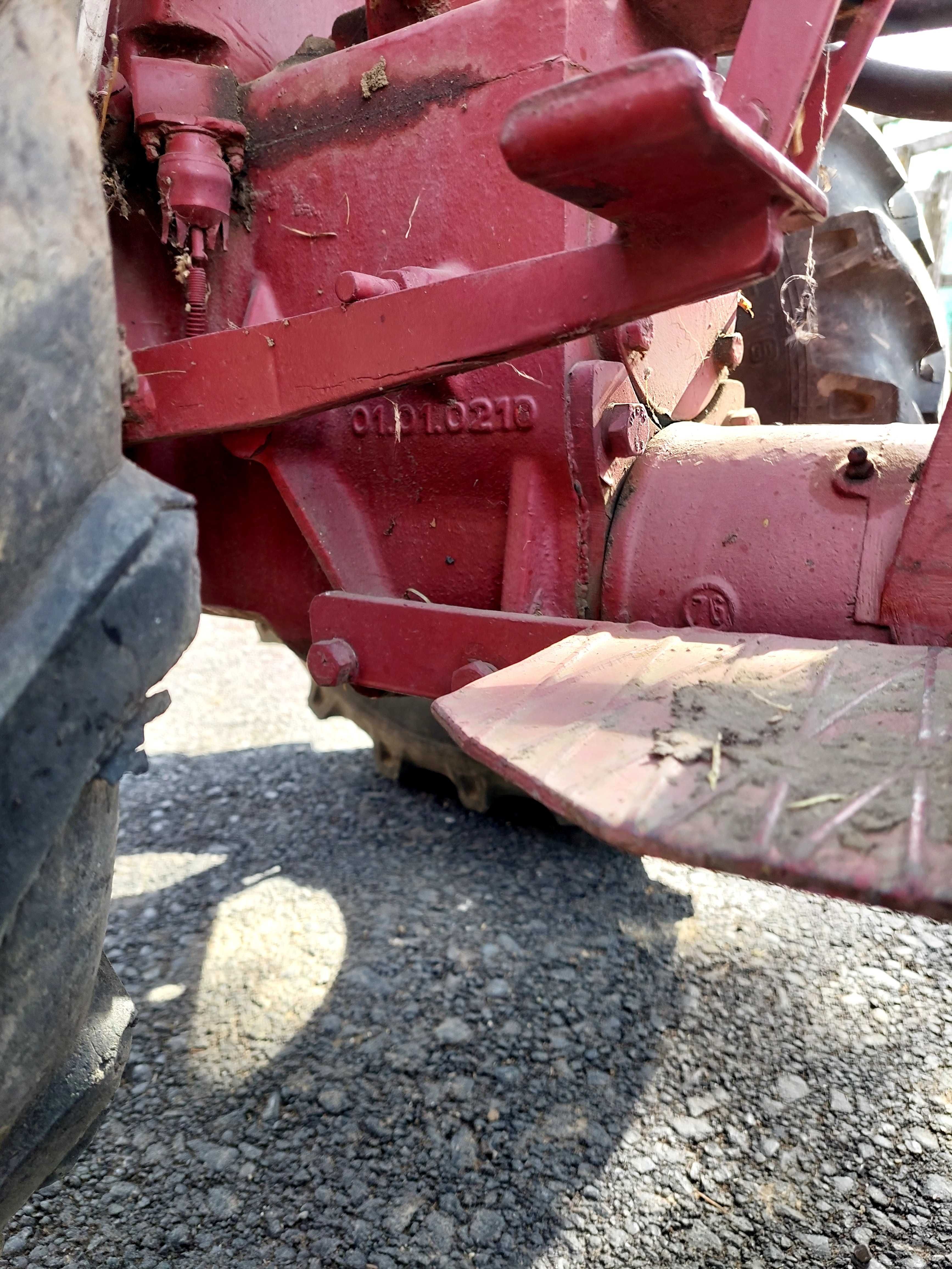 Tractoras articulat