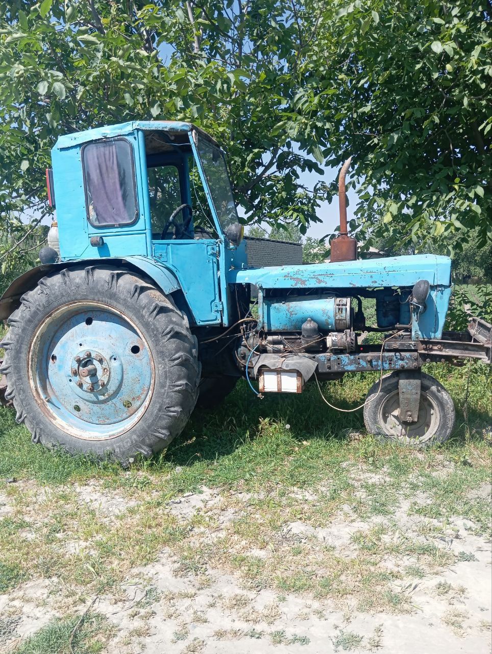T 28 traktor sotiladi