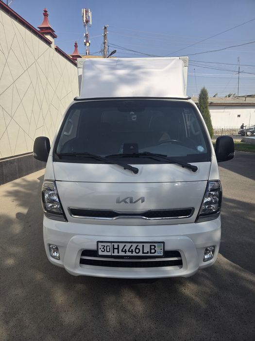 Кия бонго сотилади