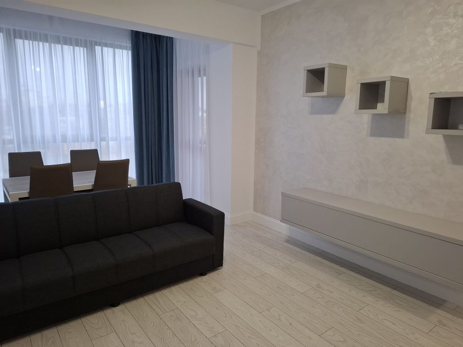 Vând apartament cu trei camere în bloc nou mobilat si utilat