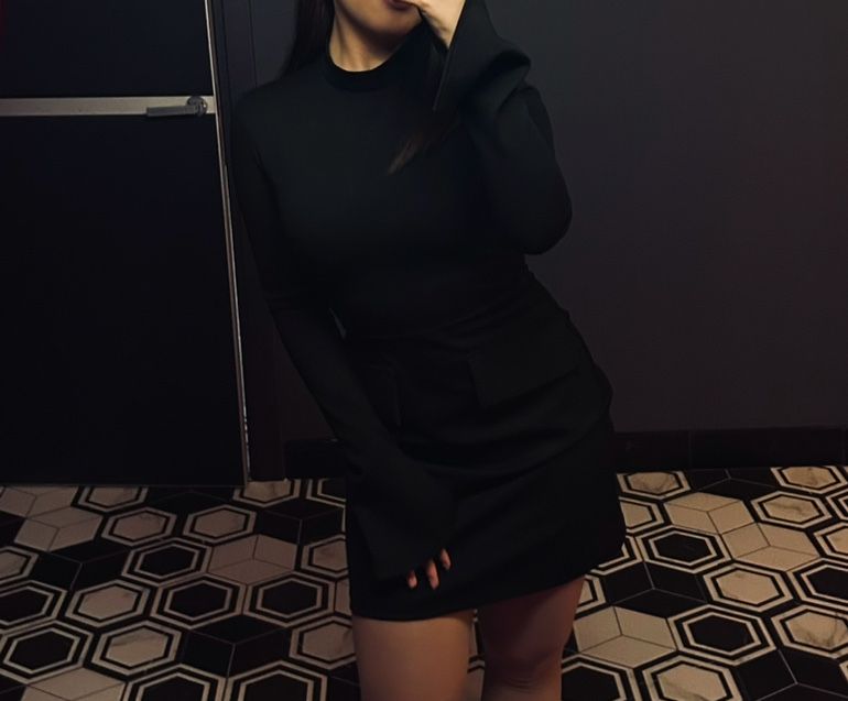 Черное короткое платье