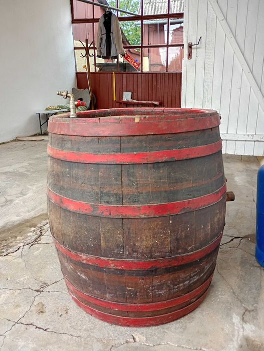 Vând butoi de stejar 150 litri