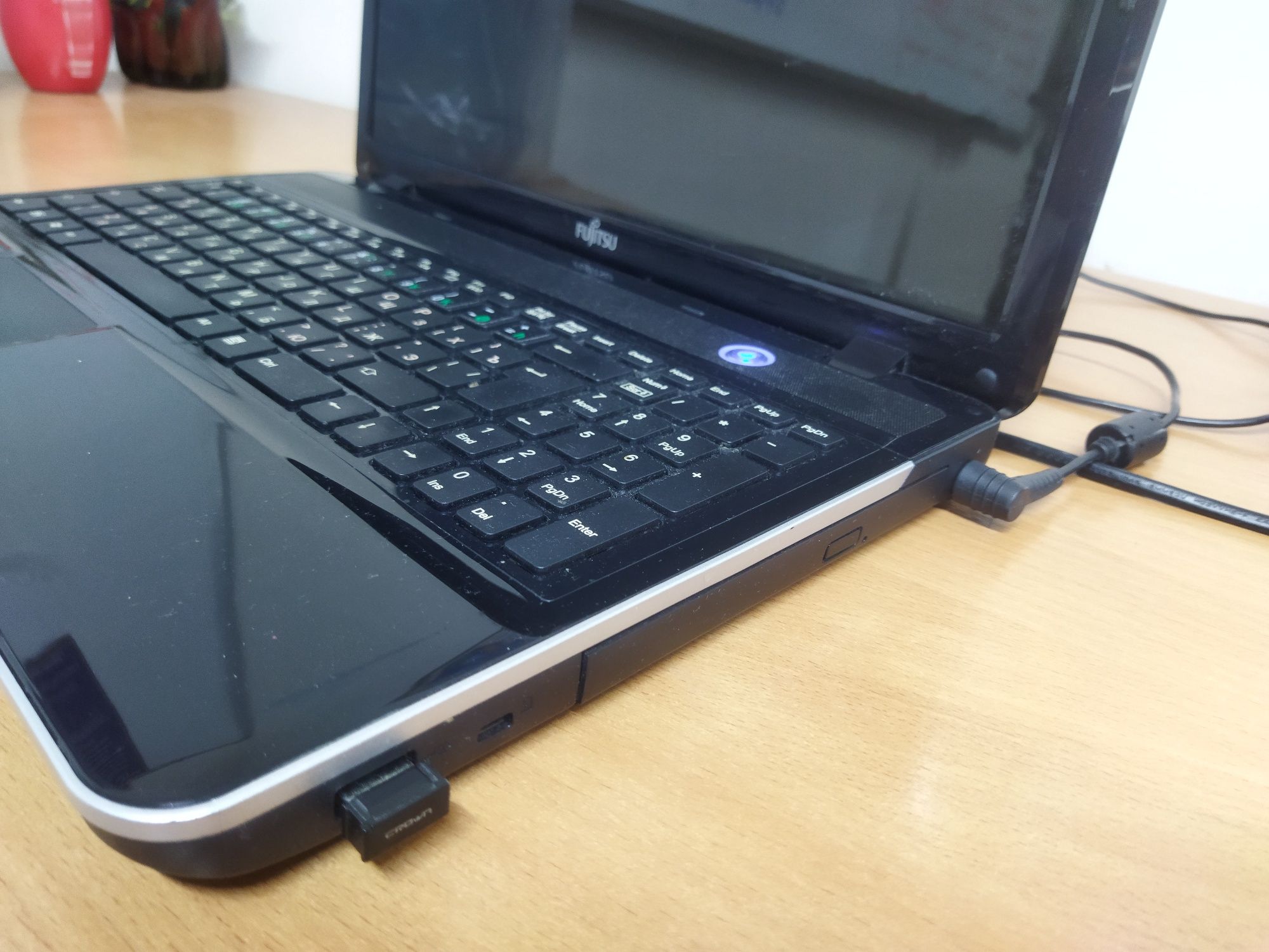 Ноутбук Fujitsu Siemens, Core i3, ddr 4 gb, 120ссд диск