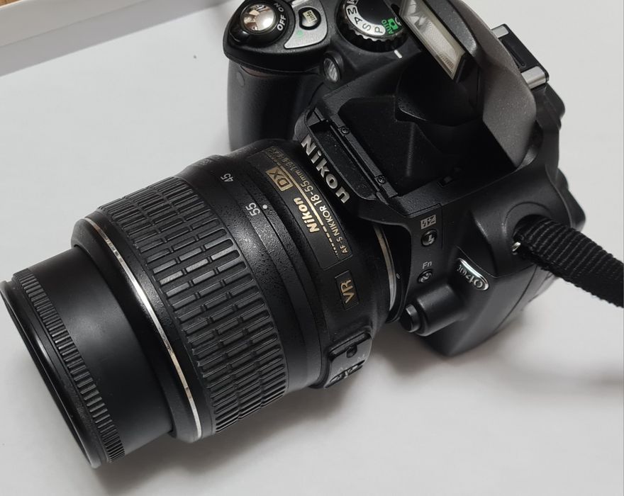 DSLR Nikon D40 + obiectiv 18-55mm