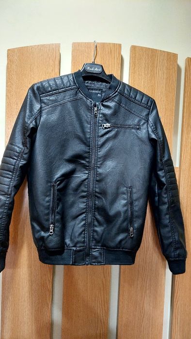 Geaca piele copii 10-11 ani+TRENING la preț de 110 lei la pachet