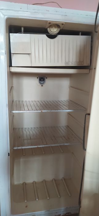 Холодильник сотилади